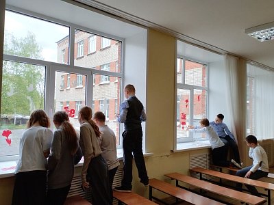 Учащиеся школы присоединились к Всероссийской акции "Окна Победы"